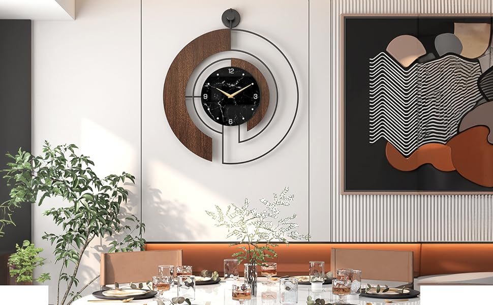 Horloge murale moderne en noyer avec cadran en marbre, grande horloge silencieuse avec cadre en bois et métal, idéale pour la décoration du salon et de la chambre. Idée cadeau déco contemporaine. 60 cm.