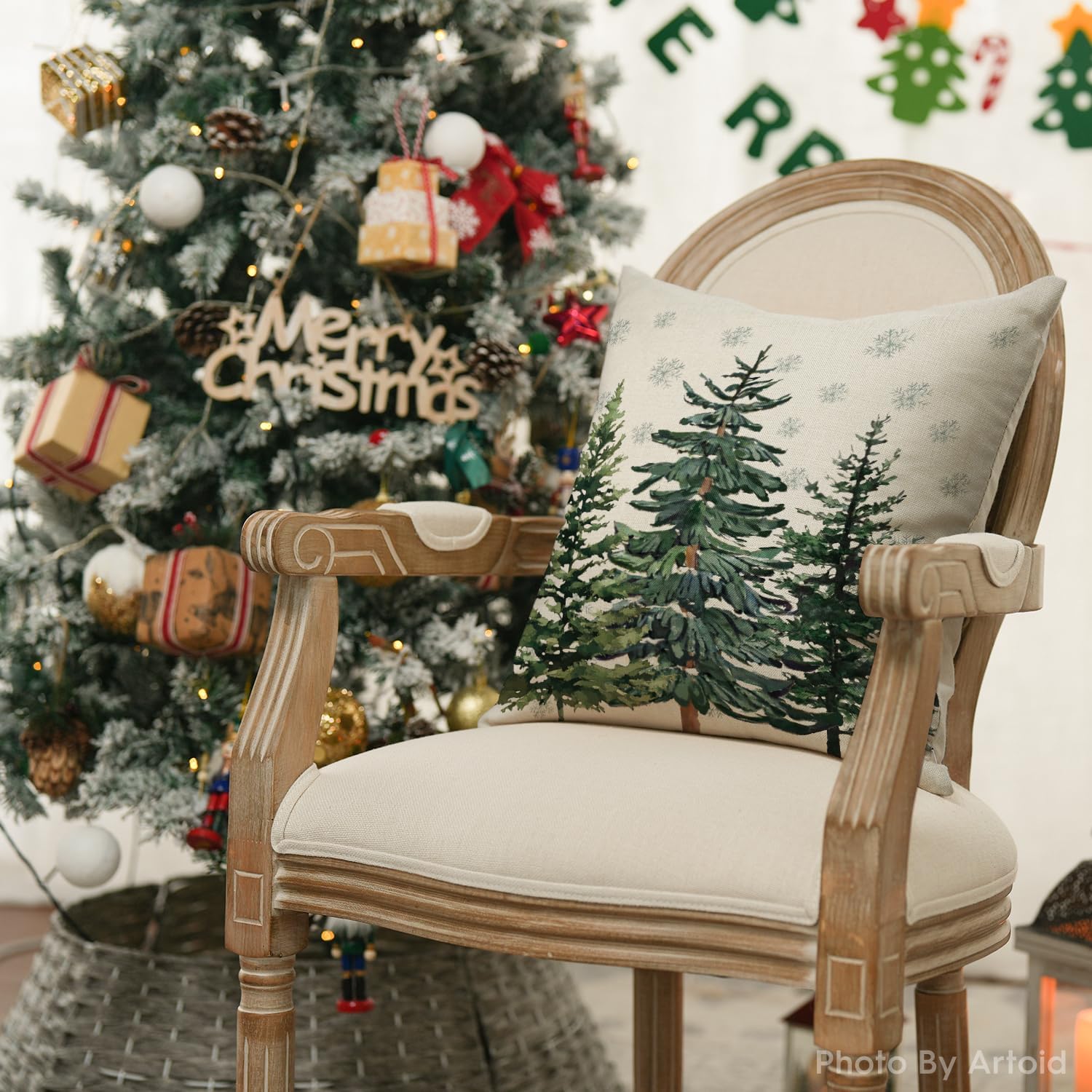 Ensemble de 4 housses de coussin décoratives de Noël Artoid Mode, motif sapins et rennes, 45 x 45 cm, pour canapé ou salon.