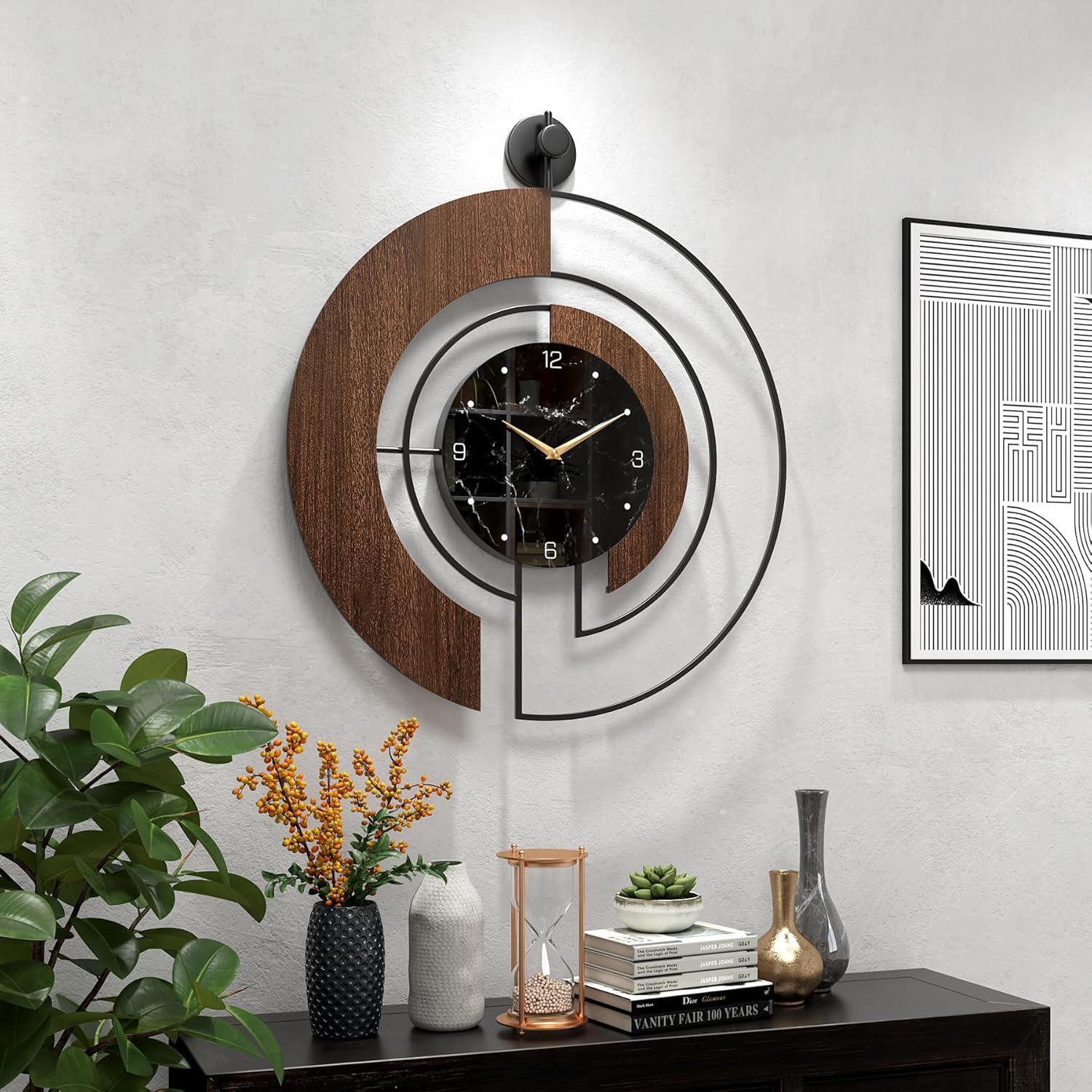 Horloge murale moderne en noyer avec cadran en marbre, grande horloge silencieuse avec cadre en bois et métal, idéale pour la décoration du salon et de la chambre. Idée cadeau déco contemporaine. 60 cm.