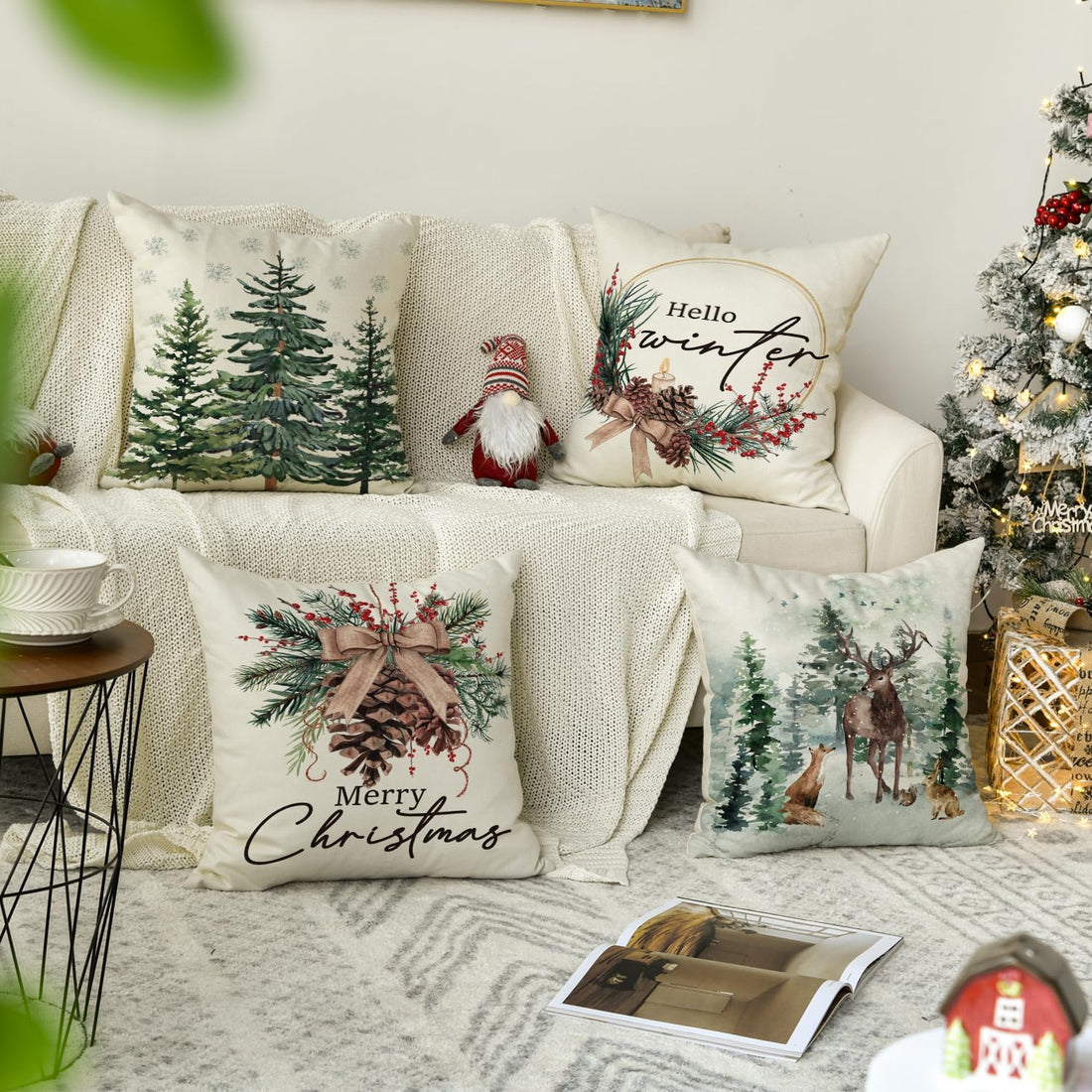 Ensemble de 4 housses de coussin décoratives de Noël Artoid Mode, motif sapins et rennes, 45 x 45 cm, pour canapé ou salon.
